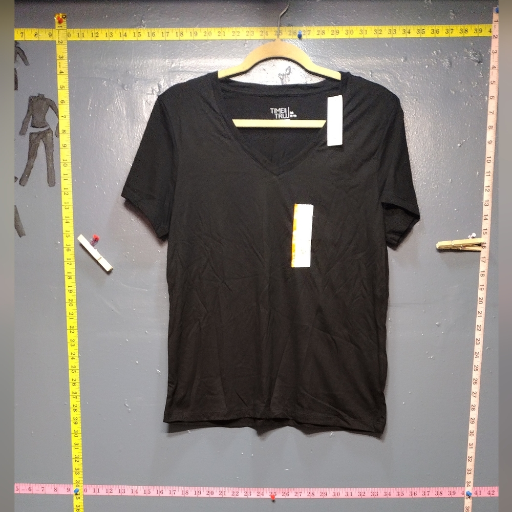 Black vee neck tee